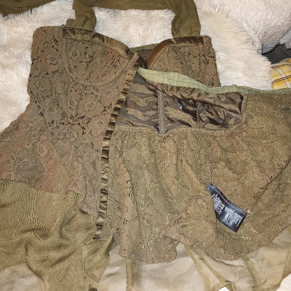 Top - Picture 2 of 4